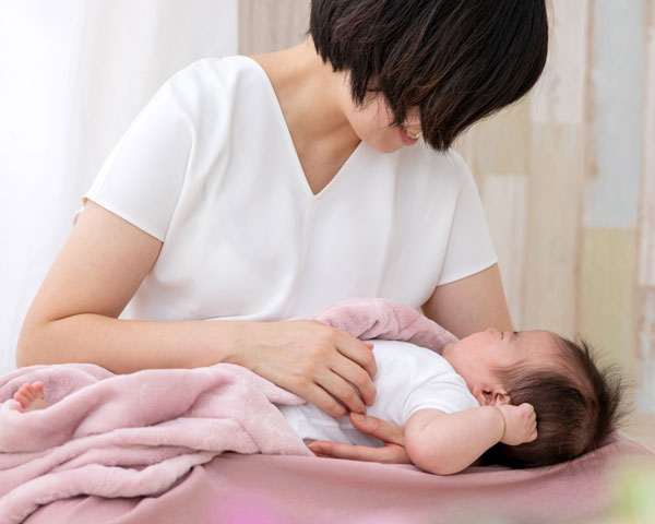 気づいた時にはもう手遅れ 卒乳して反省する前に知っておきたい バストの下垂を防ぐ授乳方法 インナーガイド Heaven Japan